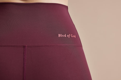 skin maroon classic bum back look with logo