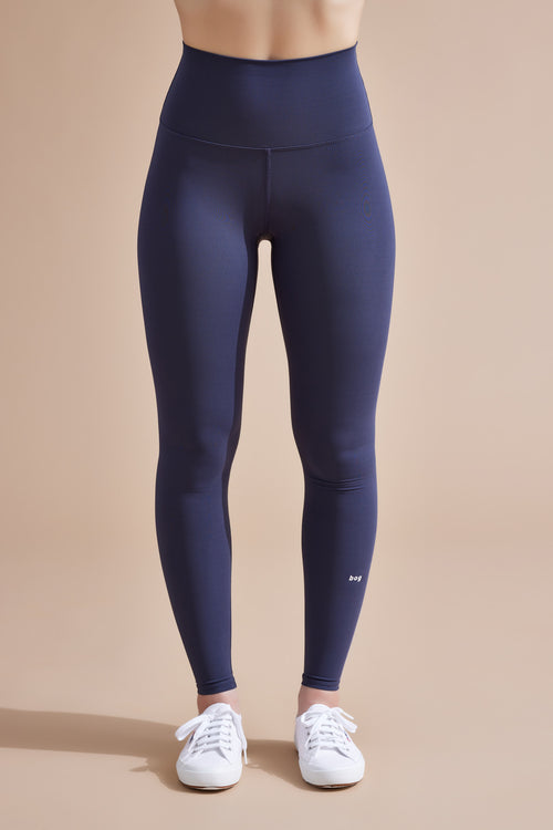 skin grey blue classic bum front look with model