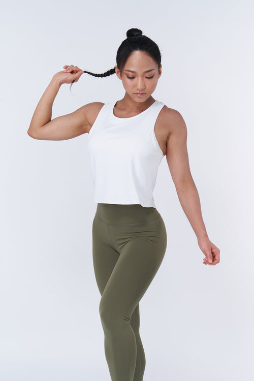 crop top classic white front look